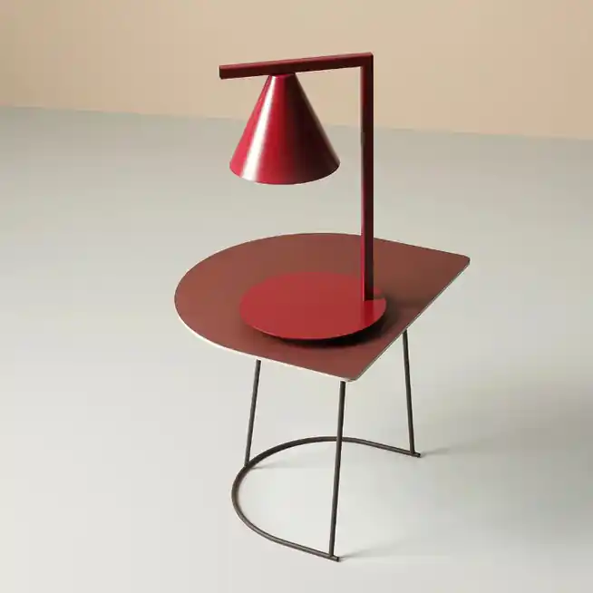 Właśnie dodano | Geometryczna lampka stołowa Form Aldex